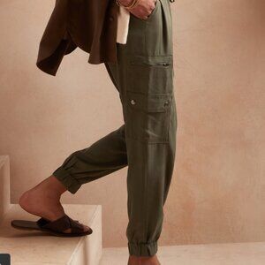 NWOT Banana Republic Tencel Cargo Pants  - Joggers | Petite M | Grey - Green